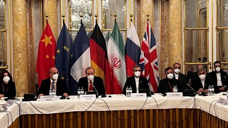 Iran nuclear talks are due to adjourn on Friday, diplomats say