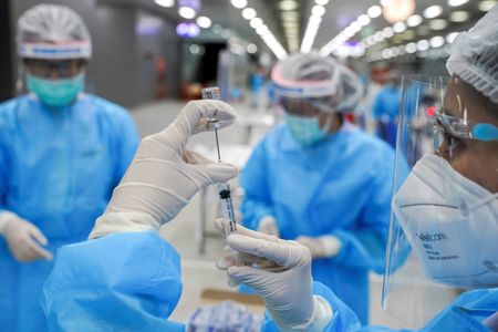 थाईलैंड में कोरोनावायरस महामारी को ‘एंडेमिक’ घोषित करने से जुड़े दिशा-निर्देशों को मंजूरी