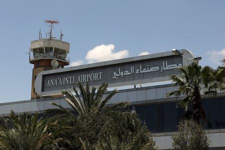 सऊदी ने सना हवाई अड्डे पर विद्रोहियों पर किए हवाई हमले