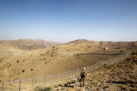 Afghan Taliban stop Pakistan army from fencing international border