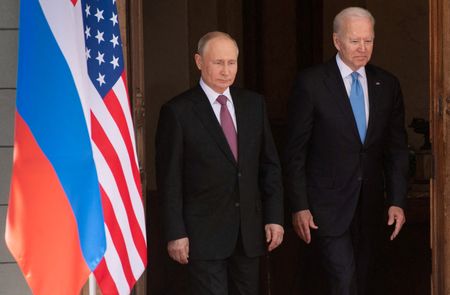 अमेरिका ने रूस की मदद करने वाले यूक्रेन के अधिकारियों पर लगाया प्रतिबंध