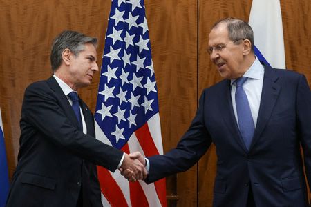 अमेरिका और रूस ने यूक्रेन संकट पर तनाव कम करने की कोशिश की