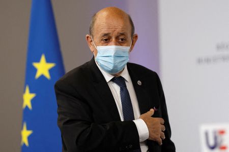 France working to de-escalate Ukraine crisis, Le Drian says