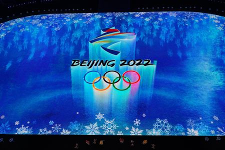 चीन ओलंपिक में उइगर समुदाय के एथलीट को मशाल थमाकर क्या संदेश देना चाहता है ?
