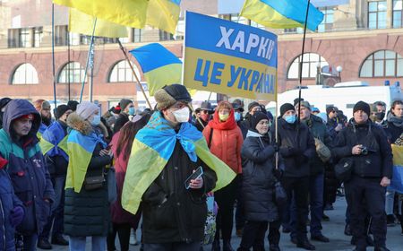 Thousands rally proclaiming ‘Kharkiv is Ukraine’ in city near Russian border