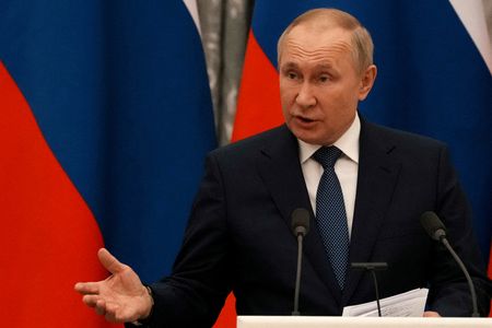 Analysis-Kremlin watchers detect signs Putin wants to defuse Ukraine crisis