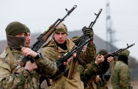 Russian parliament mulls delaying vote on recognising eastern Ukraine
