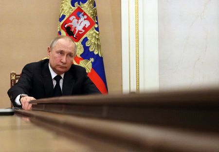 Putin warns the West: Russia will emerge stronger