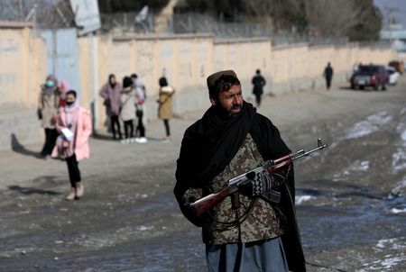 Taliban bars government employees without beards from work